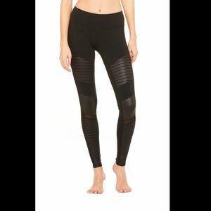 ALO Yoga Motto Legging
